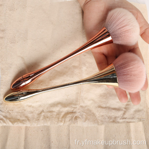 Pinceau de maquillage à la poignée de rose